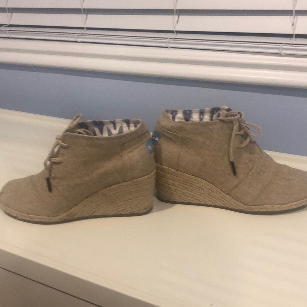 Toms - Picture 2 of 6